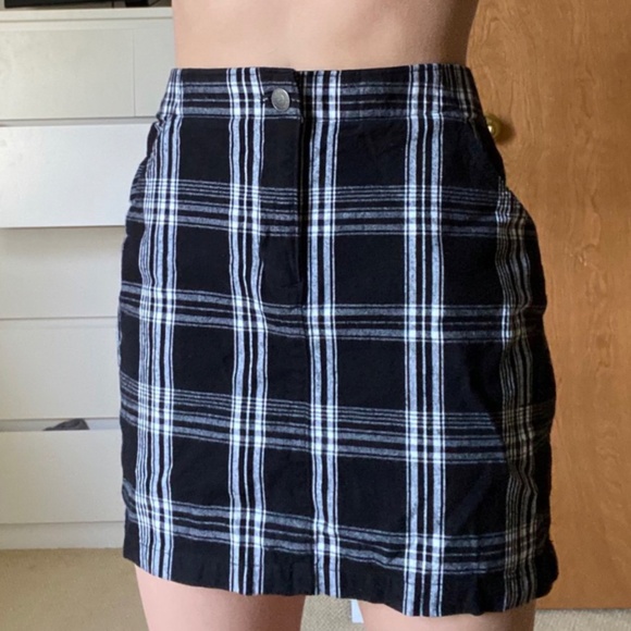 plaid black and white mini skirt and crop top set - Picture 2 of 4